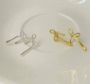 dreamy bows studs