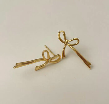 dreamy bows studs