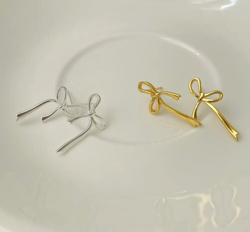 dreamy bows studs