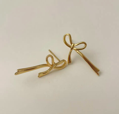 dreamy bows studs